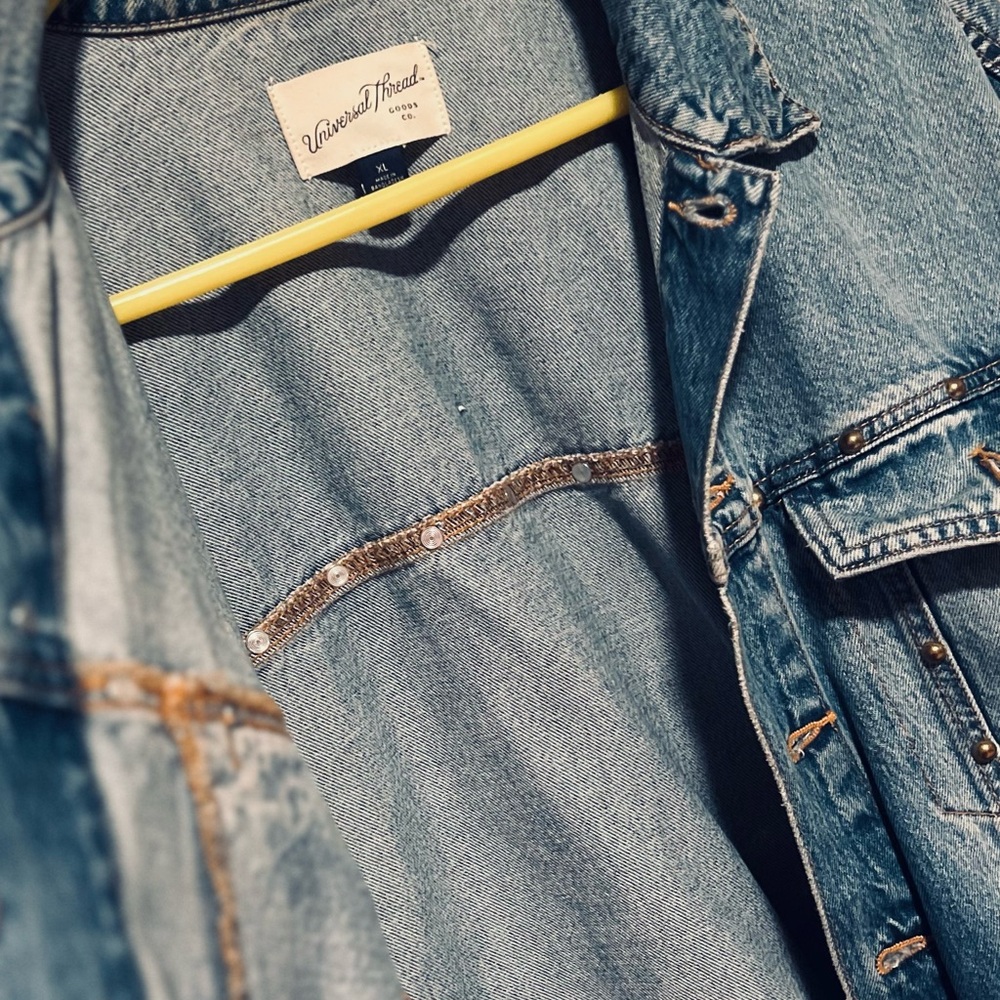 Universal Thread Men's Studded Blue Denim Jacket - Picture 5 of 6
